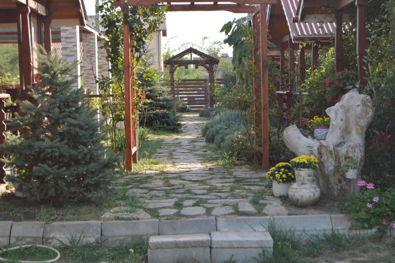 Cabane De Lemn Костинешти Экстерьер фото